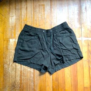 Gap ladies linen shorts, Olive Green